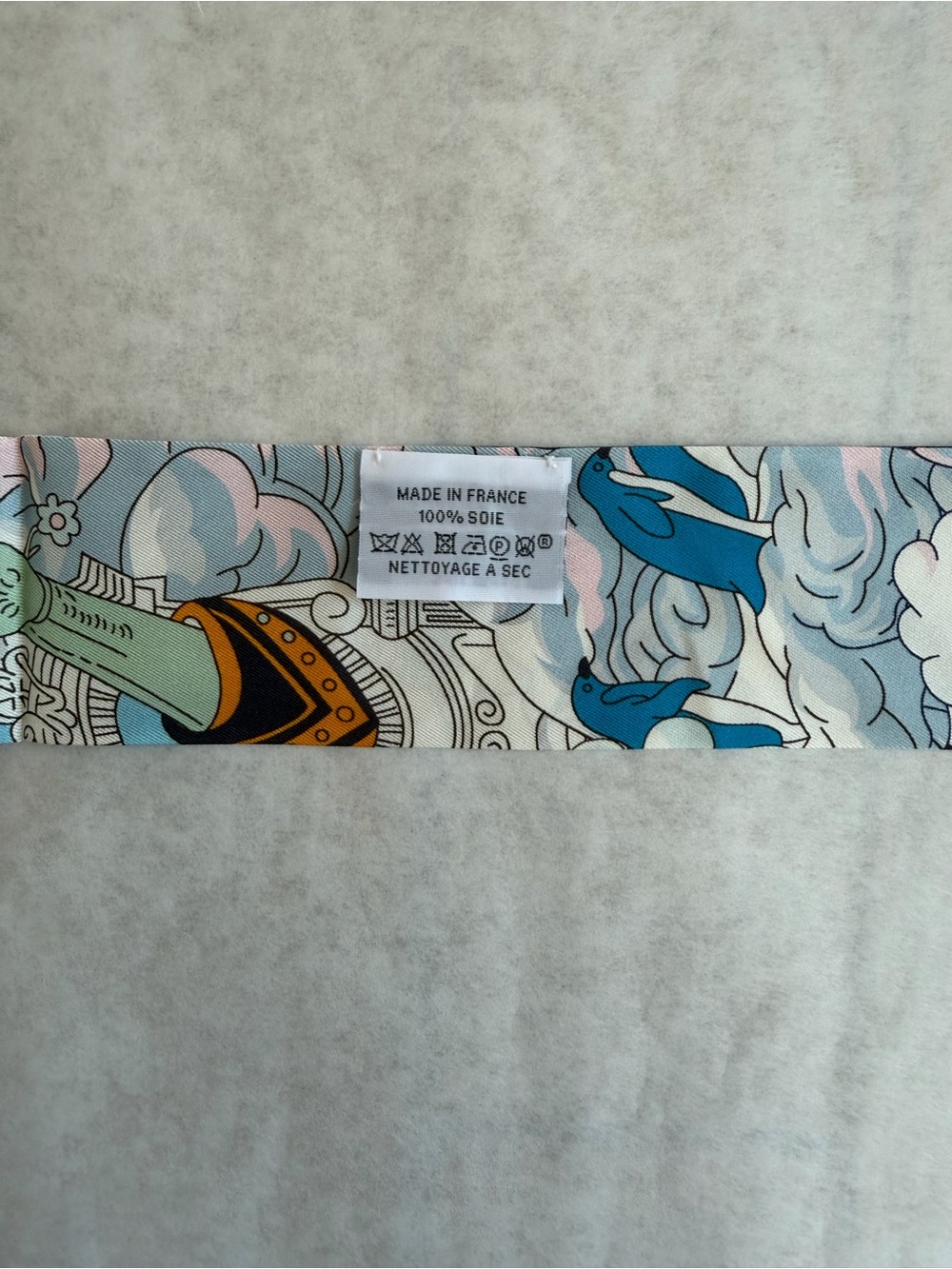 Hermès "Sur Mon Nuage" Twilly 100% Silk - Picture 4 of 4